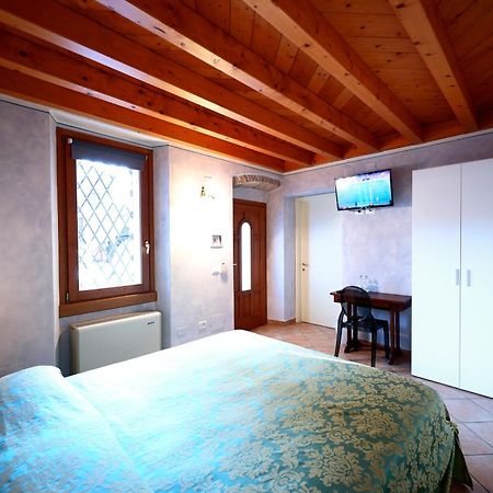 Affittacamere Residenza Del Duca Solferino Esterno foto